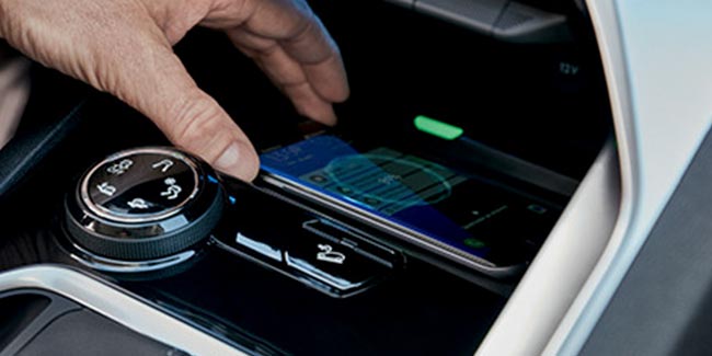 peugeot-wireless-mobile-charging