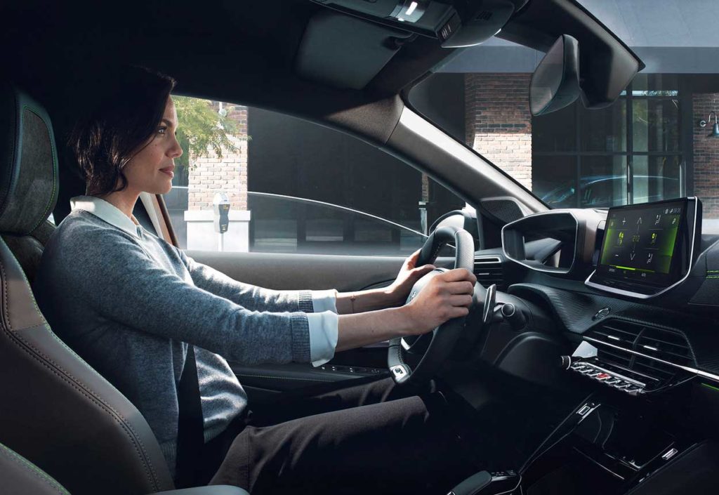 new-peugeot-2008-suv-interior