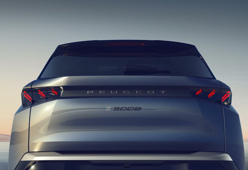 new-peugeot-E-5008-suv-new-car-sales-media-25