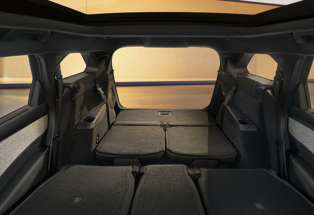 new-peugeot-E-5008-suv-new-car-sales-media-36