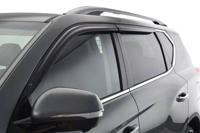 ssangyong-rexton-suv-accessories-wind-deflector-kit