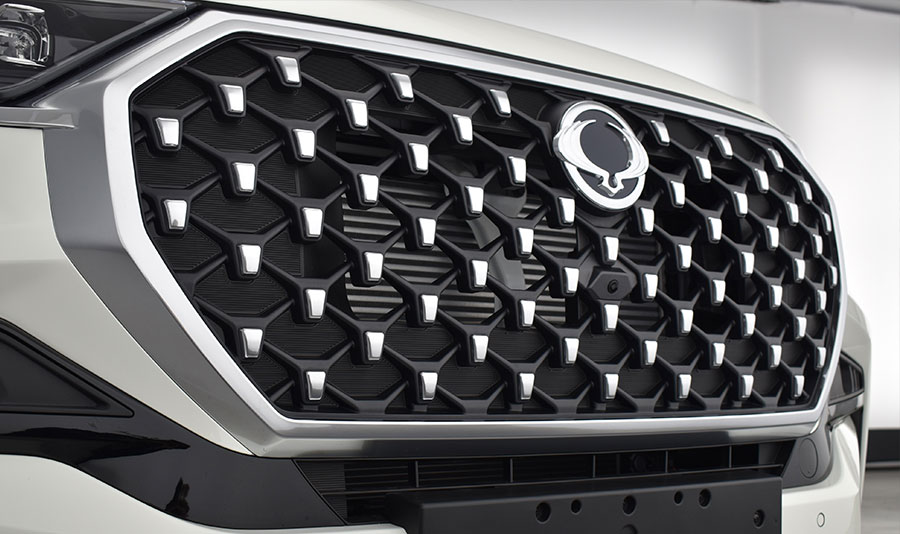 new-rexton-front-grille
